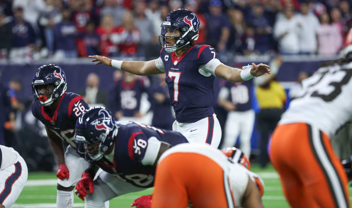 Houston Texans QB C.J. Stroud (No. 7) quiets the huddle before a snap against the Cleveland Browns at NRG Stadium